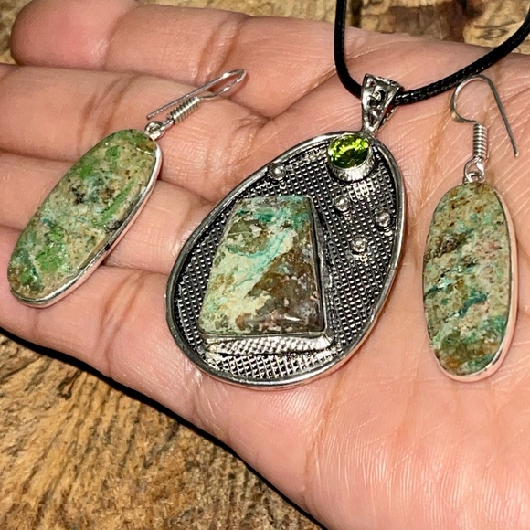 Chrysocolla Pendant & Earrings - Picture 3 of 14